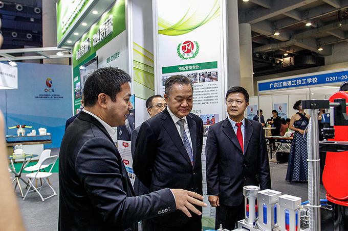 領(lǐng)導(dǎo)關(guān)懷添新動(dòng)力