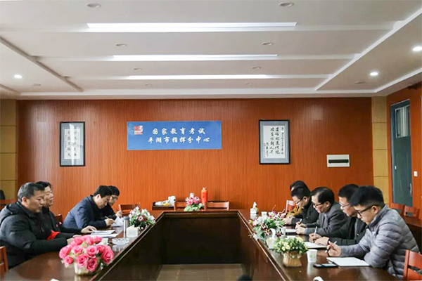 市教育局領(lǐng)導(dǎo)蒞臨我校指導(dǎo)開學工作